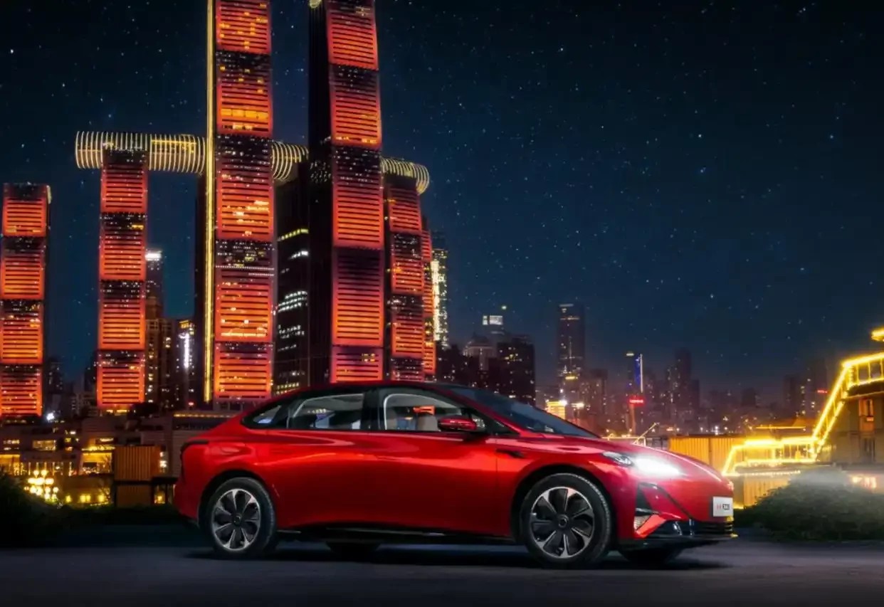 Ikke mindre interessant var HONGQI Lingxi-systemet, basert på den kinesiske AI-modellen DeepSeek-R1.