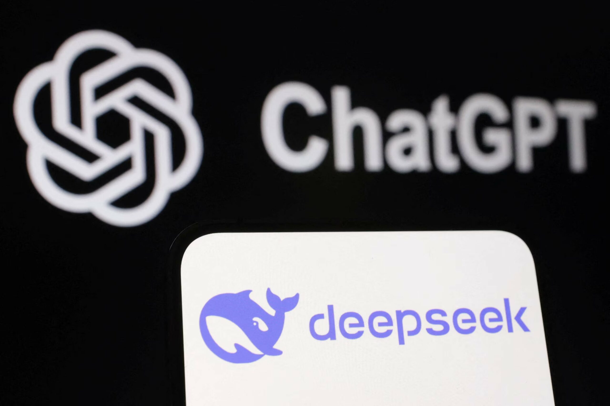 Videre uttaler AI at DeepSeek er pålagt å dele sine brukerdata med KKP i Kina, noe som gjør Kinas bedre AI til en fare for intetanende amerikanske borgere også.