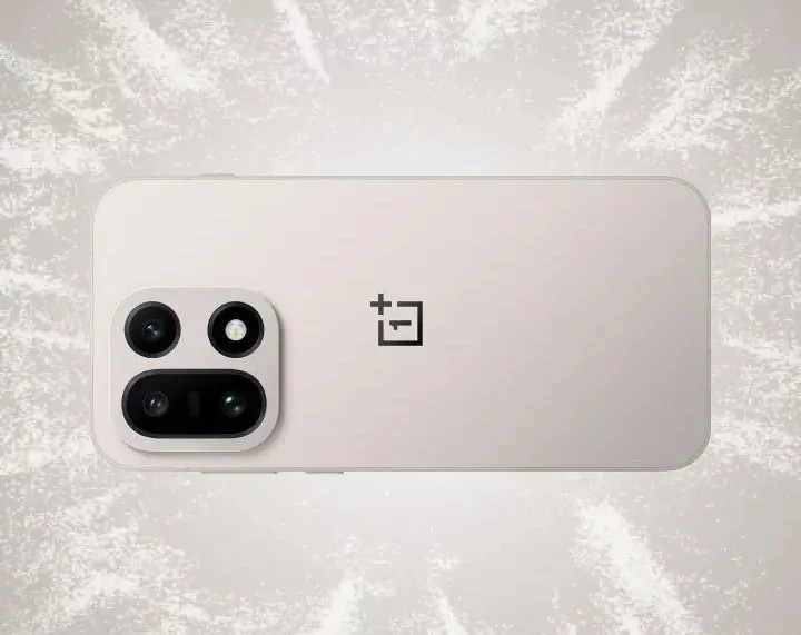 OnePlus 15 har et nytt design kalt Metal Cube Deco, med raffinerte teksturer og firkantede kanter.