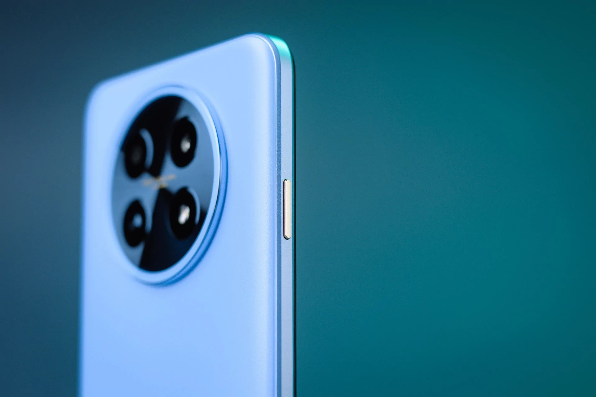 Venstresiden av HUAWEI nova 14i har en annen bemerkelsesverdig funksjon: en dedikert programmerbar X-knapp som lar deg raskt utføre bestemte handlinger.