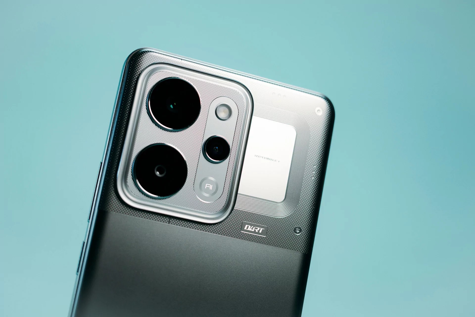 Realme P4 Power 5G-smarttelefonen har en 6,8-tommers AMOLED-skjerm med full DCI-P3-fargeskala, en oppløsning på 1280 x 2800 piksler og 1,07 milliarder farger og nyanser.